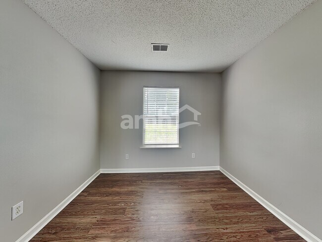 Building Photo - 103 Granary Dr