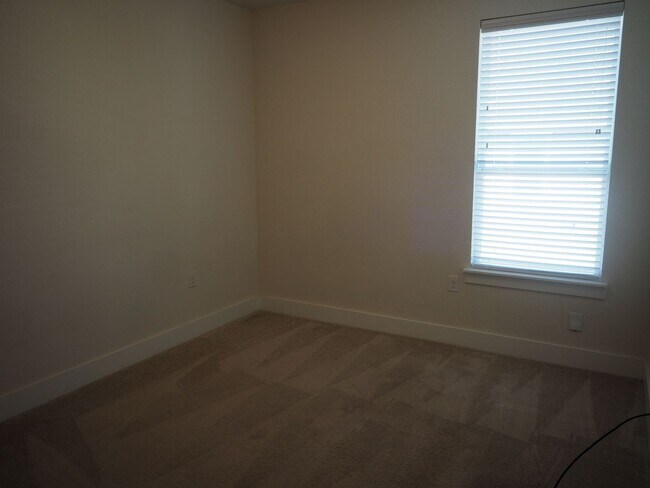 Building Photo - Beautiful two level Condo