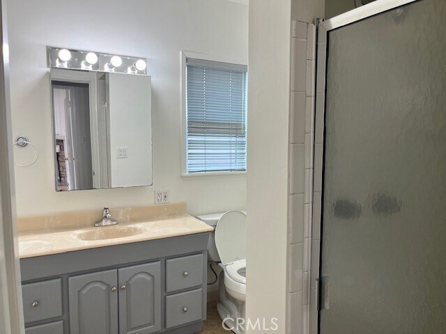Building Photo - 6013 N Walnut Grove Ave
