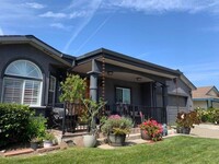 Building Photo - $4290 / GORGEOUS 4-5 BEDROOM SINGLE STORY ...