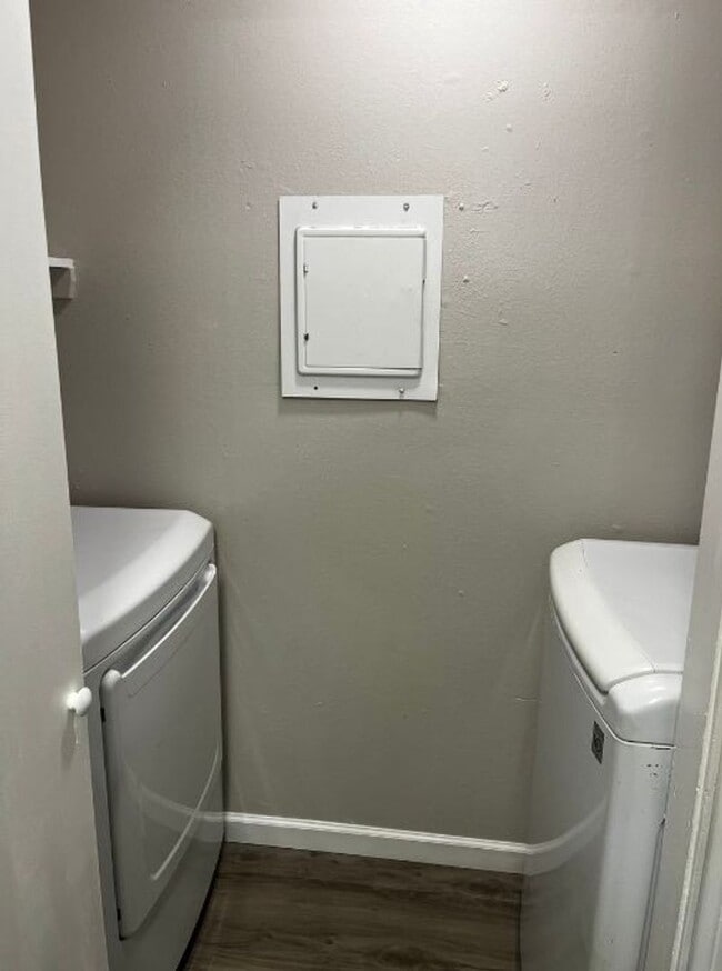 Building Photo - Apartment for lease