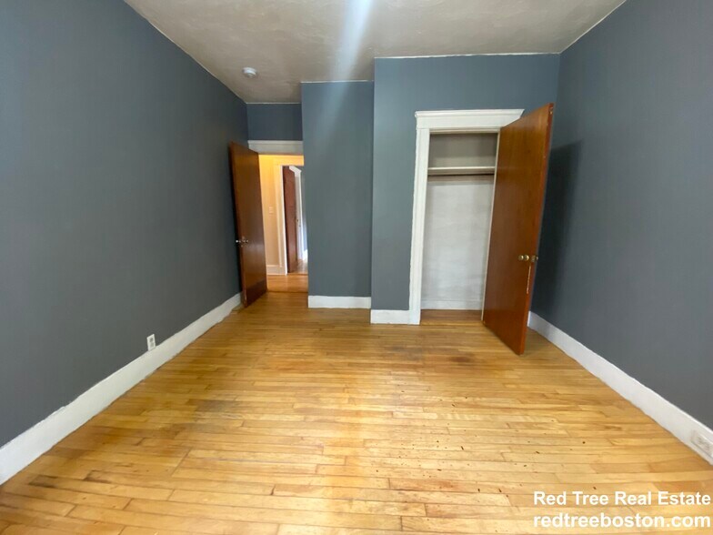 Building Photo - 12 Douglas Ave