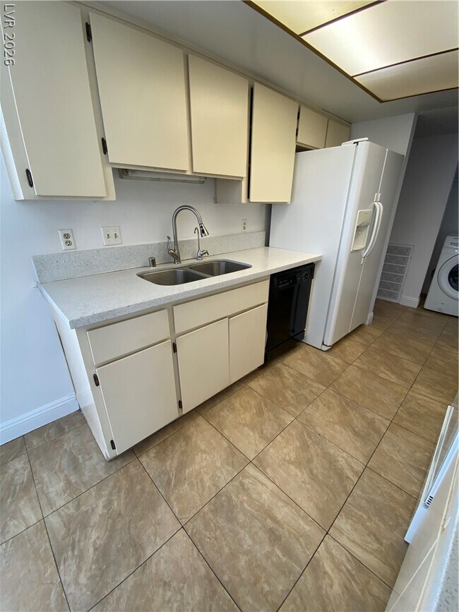 Building Photo - 4351 Gannet Cir