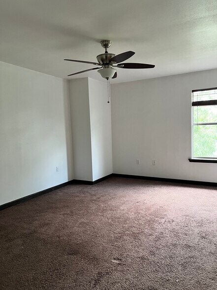 Building Photo - 2550 Weslaco Rd