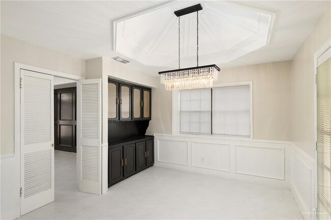 Building Photo - 15 Diana Dr