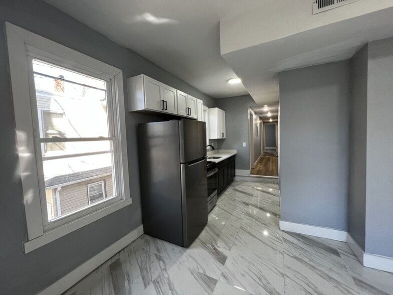 Building Photo - 237-239 South 7th Street, 2R