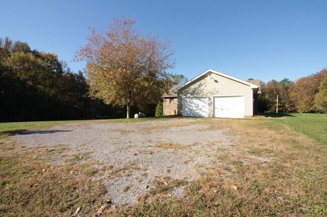 Building Photo - 205 Farmer Rd