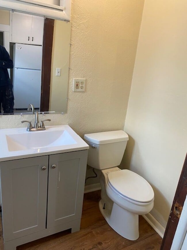 Building Photo - Spacious and beautifully remodeled 5 bed 2 bathroom home