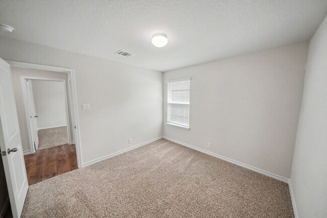 Building Photo - Like-New Cibolo Home with Flexible Living Space - Realtor Commission: $500