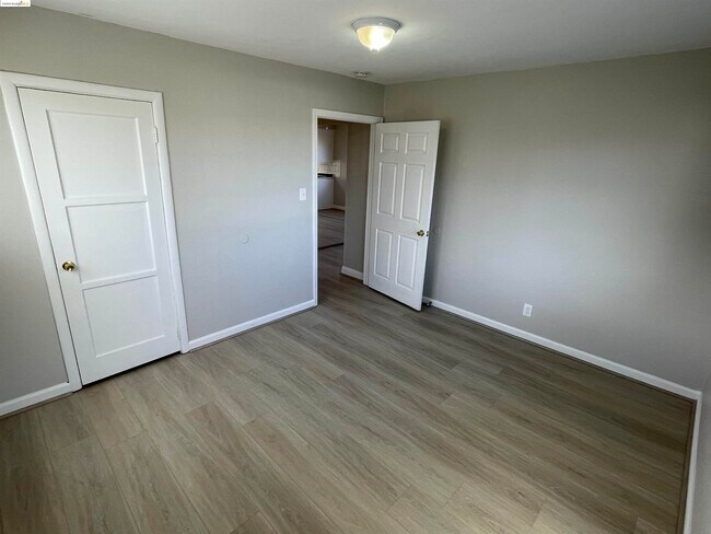 Building Photo - 32 O Neil Ct