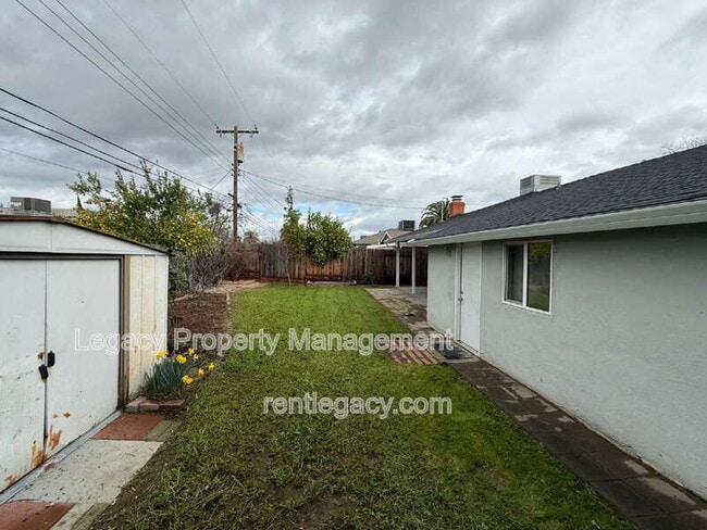 Building Photo - 2013 Edison Ave