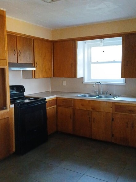 Building Photo - 216 Katherine St