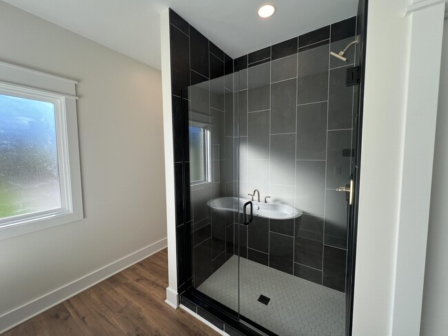 Building Photo - 308 Wolverine Way