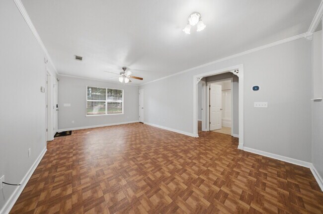 Building Photo - 3 Bedroom 2 Bathroom Single Family Home located in NW Tallahassee!