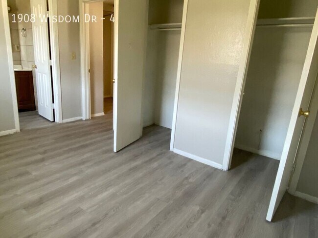 Primary Photo - 1908 Wisdom Dr