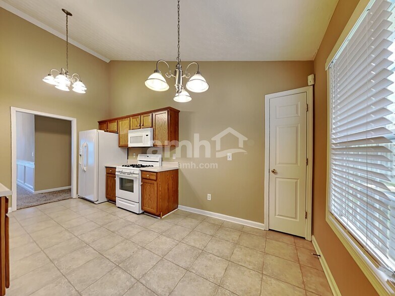 Building Photo - 123 W Skyline Vw