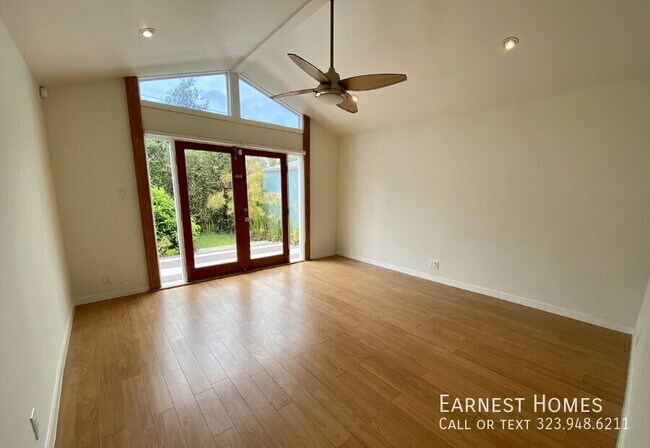 Building Photo - 2577 S Bundy Dr