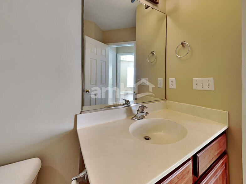 Building Photo - 419 Norwood Ct