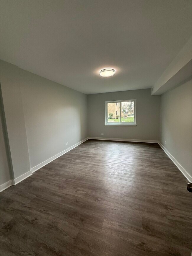 Building Photo - 1173 S Forums Ct