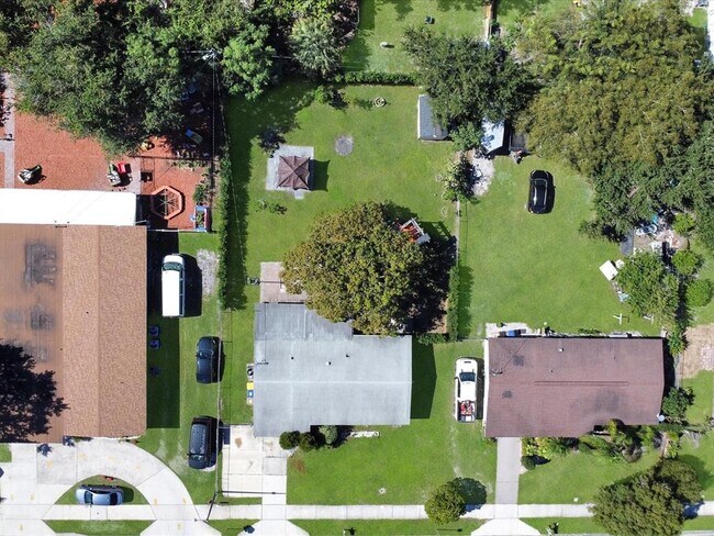 Building Photo - 2502 N Beaumont Ave