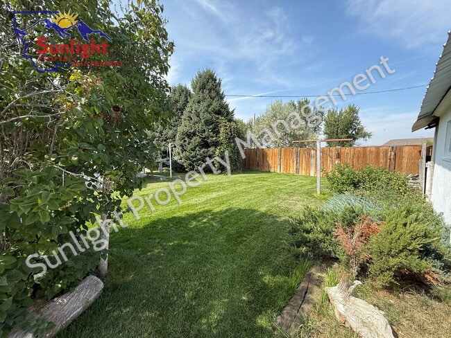 Building Photo - 15 Applewood Dr