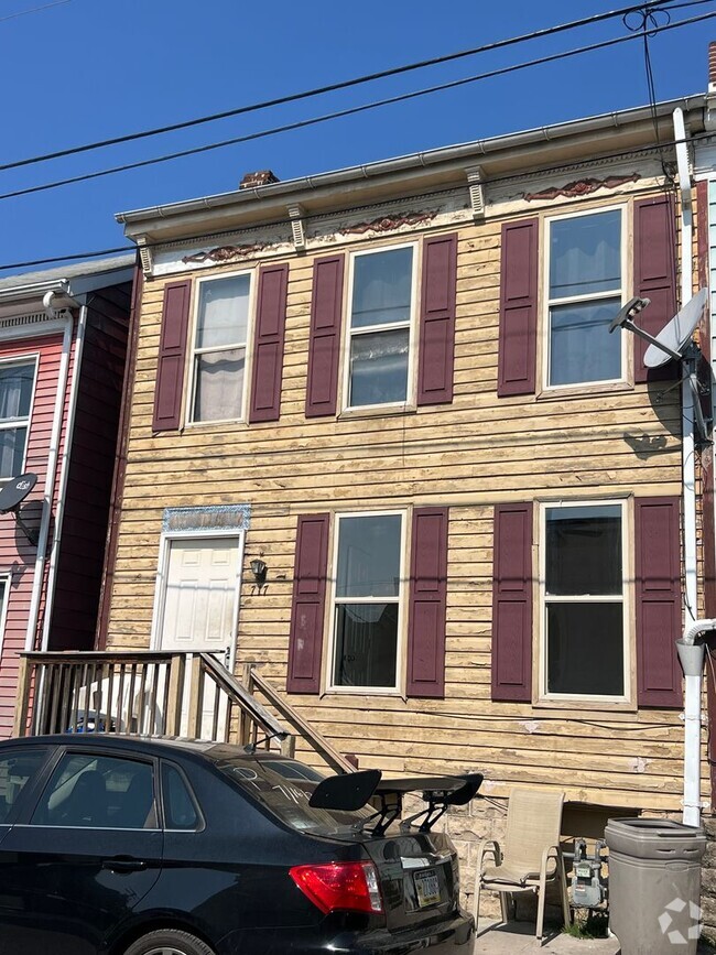 Building Photo - 717 E Clarke Ave