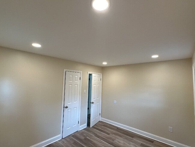 Building Photo - 408 Apple Dr