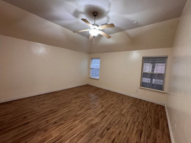 Building Photo - 3 bed, 2 living area, 2.5 baths with storm shelter gazebo!  This home has everything you need, ca...