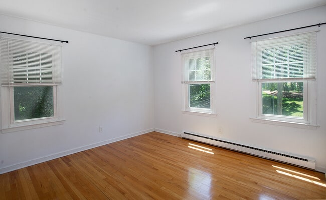 Building Photo - 172 East Ave