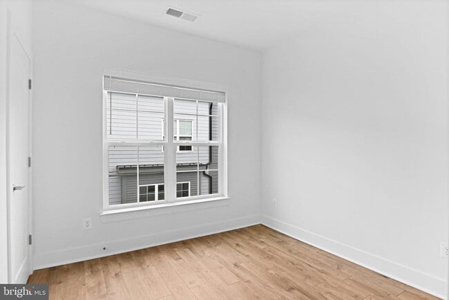 Building Photo - 11224 Bunsen St