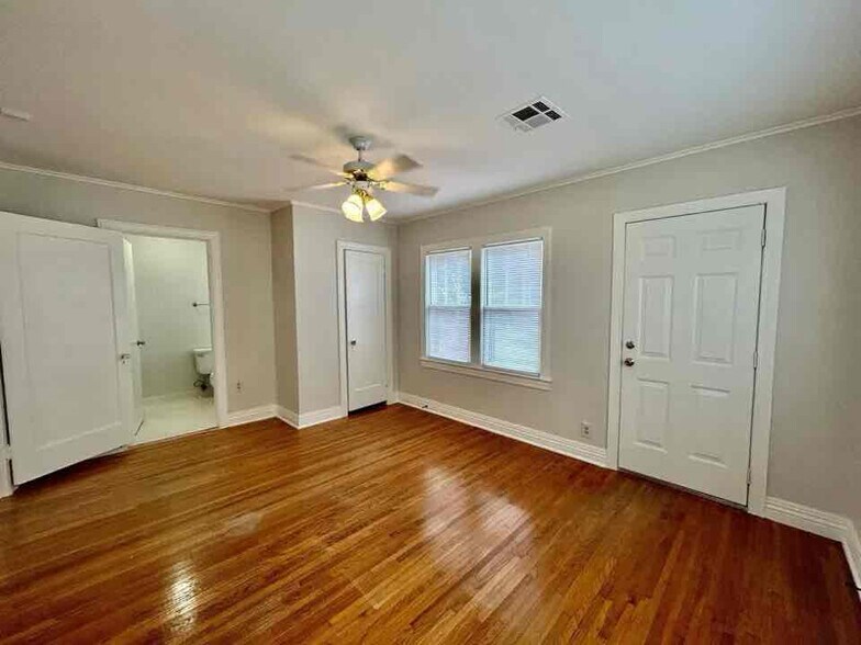 Building Photo - 1011 E 36th St