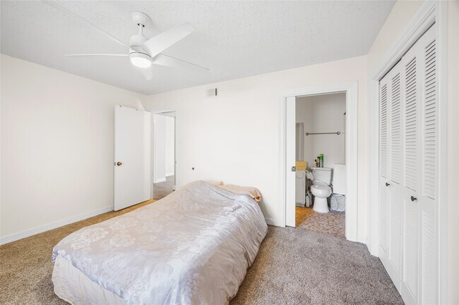 Building Photo - 8233 Kingsbrook Rd