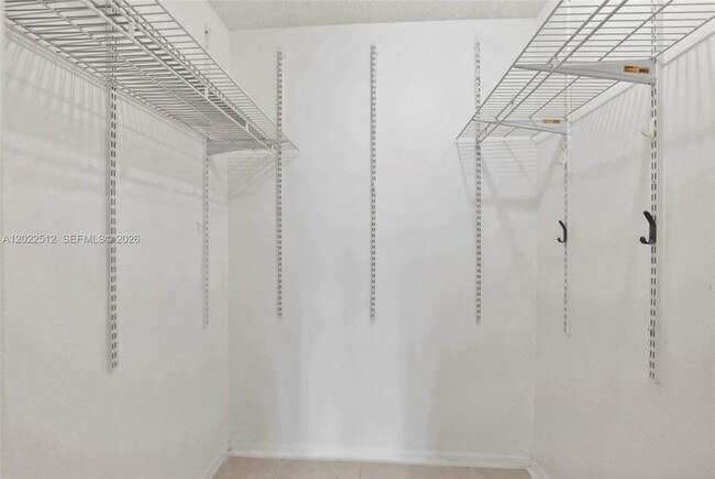 Building Photo - 4174 Inverrary Dr