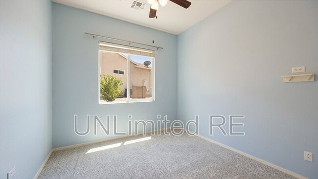 Building Photo - 937 N Gomez St