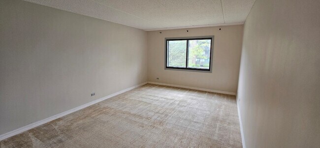 Building Photo - 930 Taylor Dr