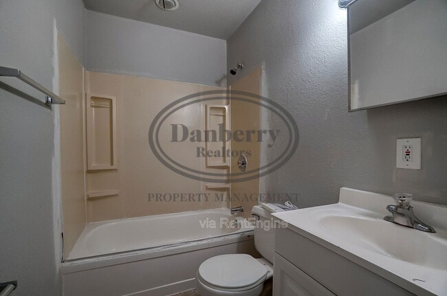 Building Photo - 1017 Searles Rd