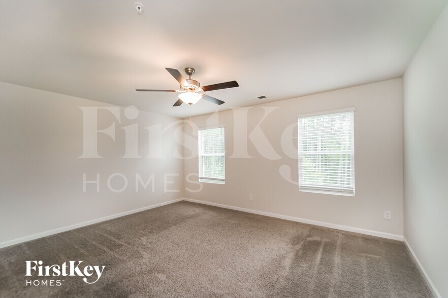 Building Photo - 2035 Cypress Village Dr NW