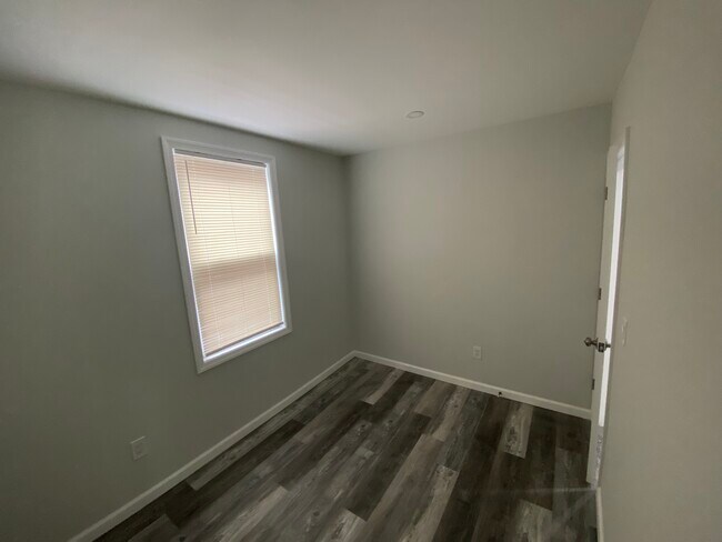 Bedroom - 156 President St