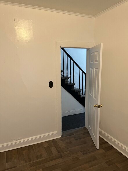 Building Photo - 44 N Bond St