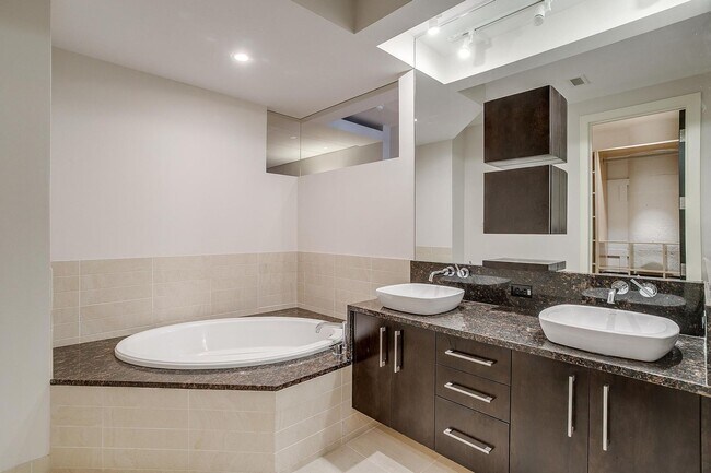 Building Photo - Come Live in Historic Montgomery Plaza- East Tower- 2 bed, 2 bath- 76107