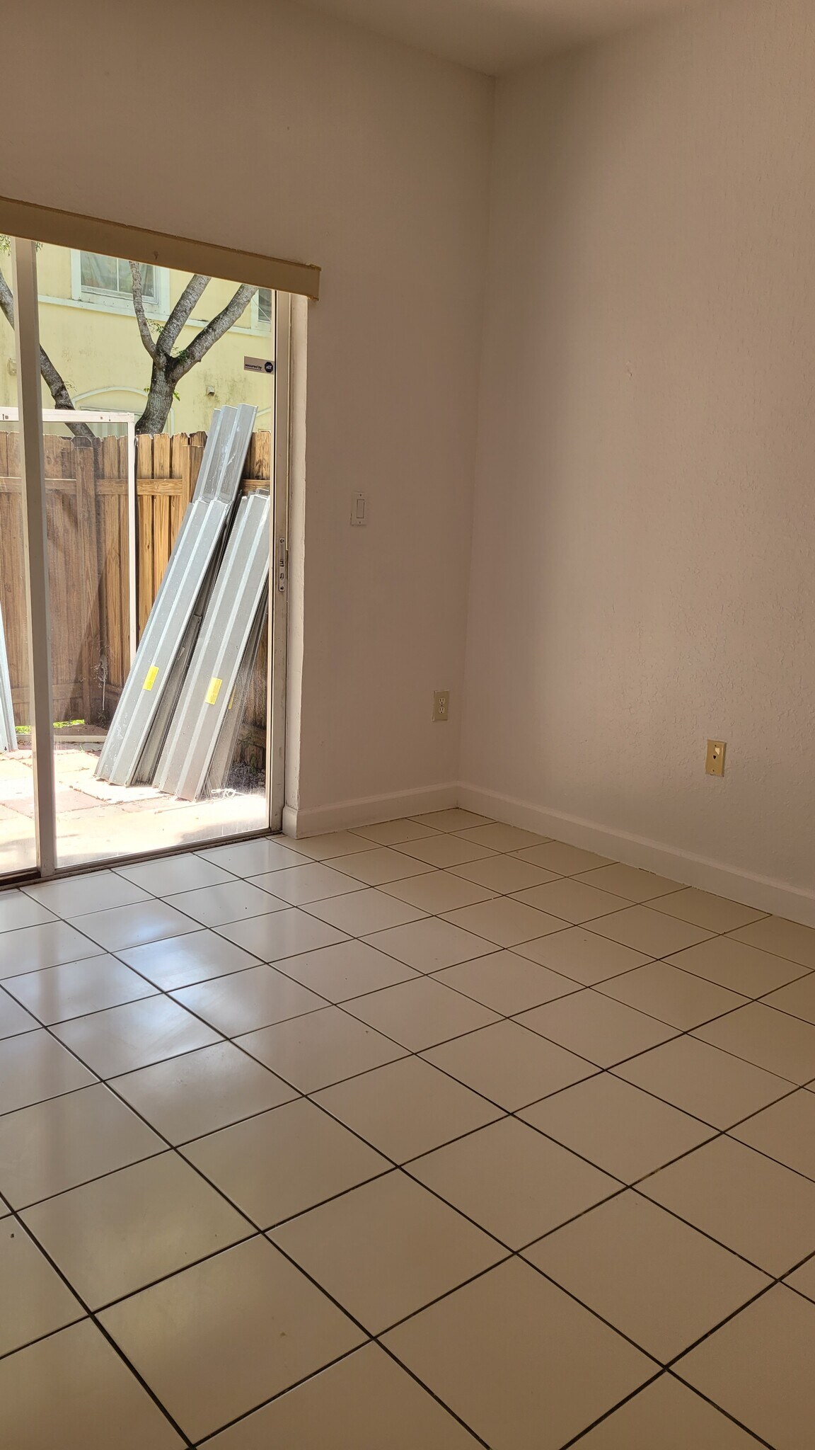 family room - 1536 SE 26th St