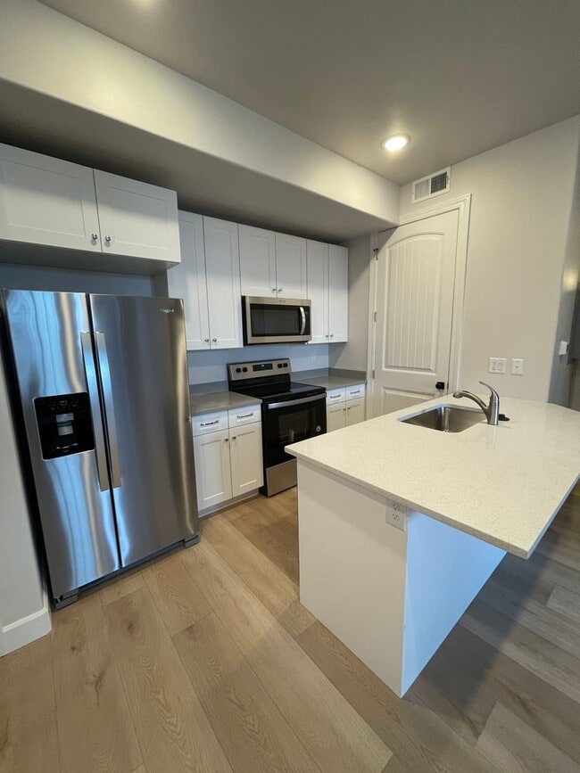 Building Photo - Italian Villages | 1-Bedroom, 1-Bath Basement Unit