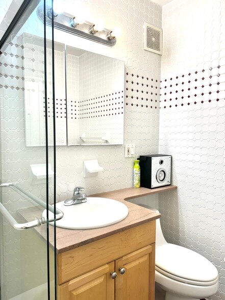 1st fl bathroom - 1155 Welling Ct