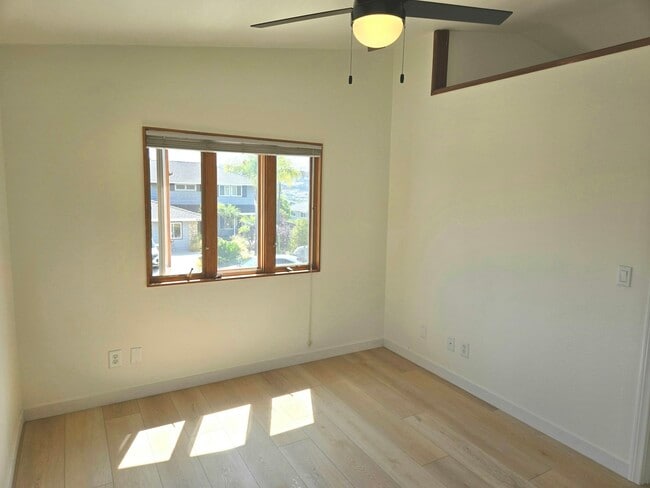 Building Photo - 635 Fresca St