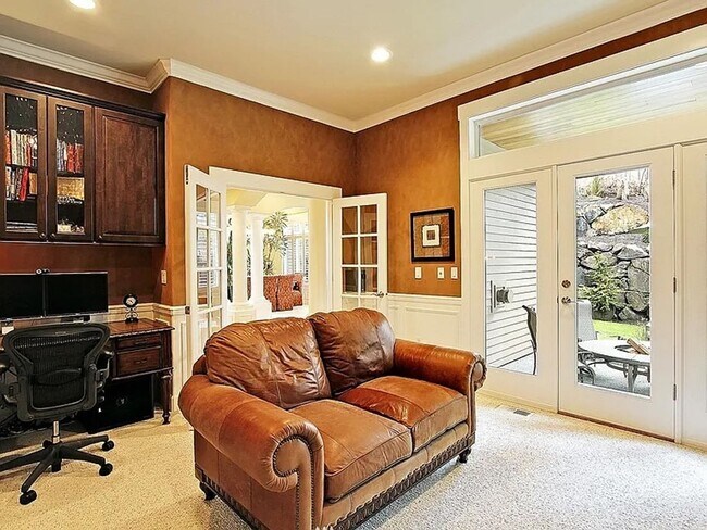 Building Photo - Spacious Sammamish Retreat | 4,184 SF Home on a Peaceful Cul-de-Sac