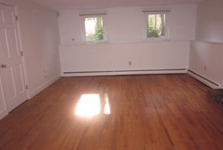 Large room East - 75 Wildcat Ln