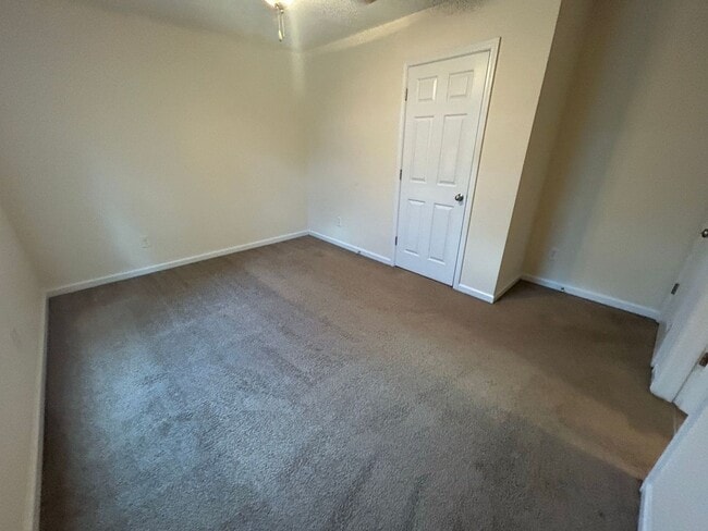 Building Photo - PRE-LEASING FOR AUGUST 2026!