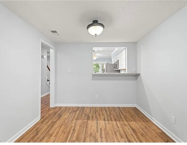 Building Photo - Renovated luxury townhome Greens Crossing,...