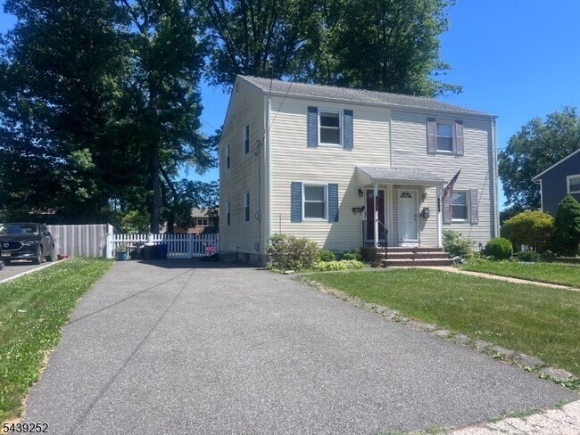 Building Photo - 228 Windsor Ave