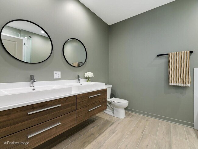 Building Photo - 6035 W North Ave